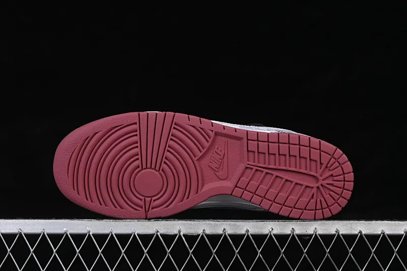 All categories Nk SB Dunk Series Nk SB Dunk Low High-end customized low-top sneakers Nike SB Dunk Low straps Anniversary high-end customized low-top casual sneakers DV0833-112